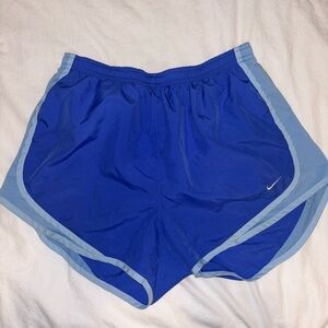 Nike dry fit classic shorts size medium💙